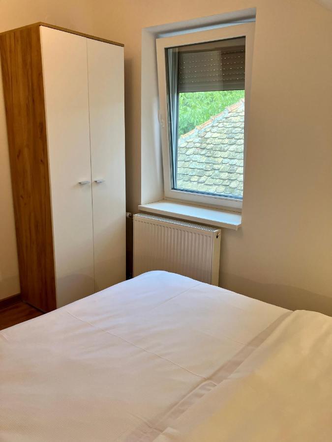 Petlov Salas Rooms Νόβι Σαντ Εξωτερικό φωτογραφία